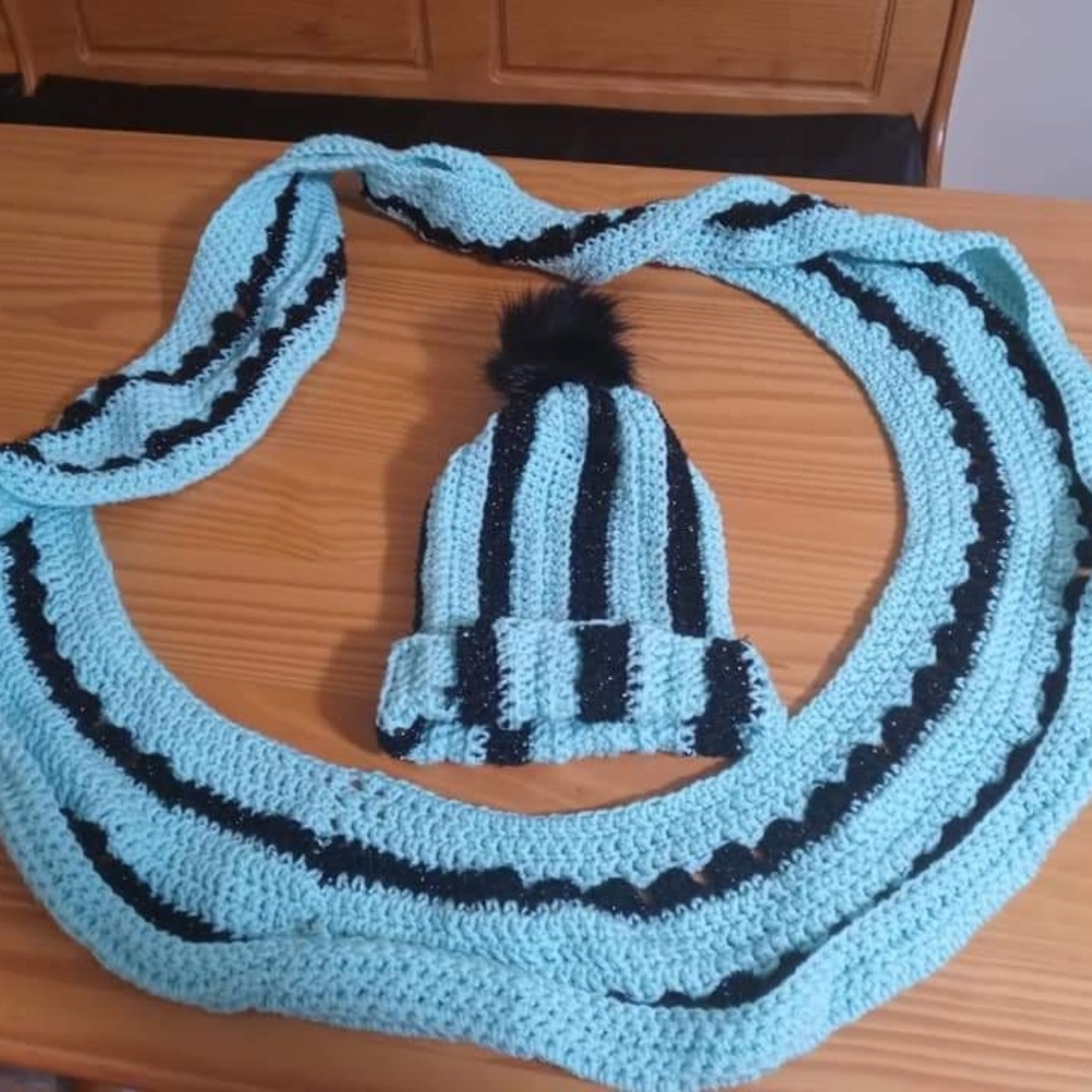 Hat and scarf set